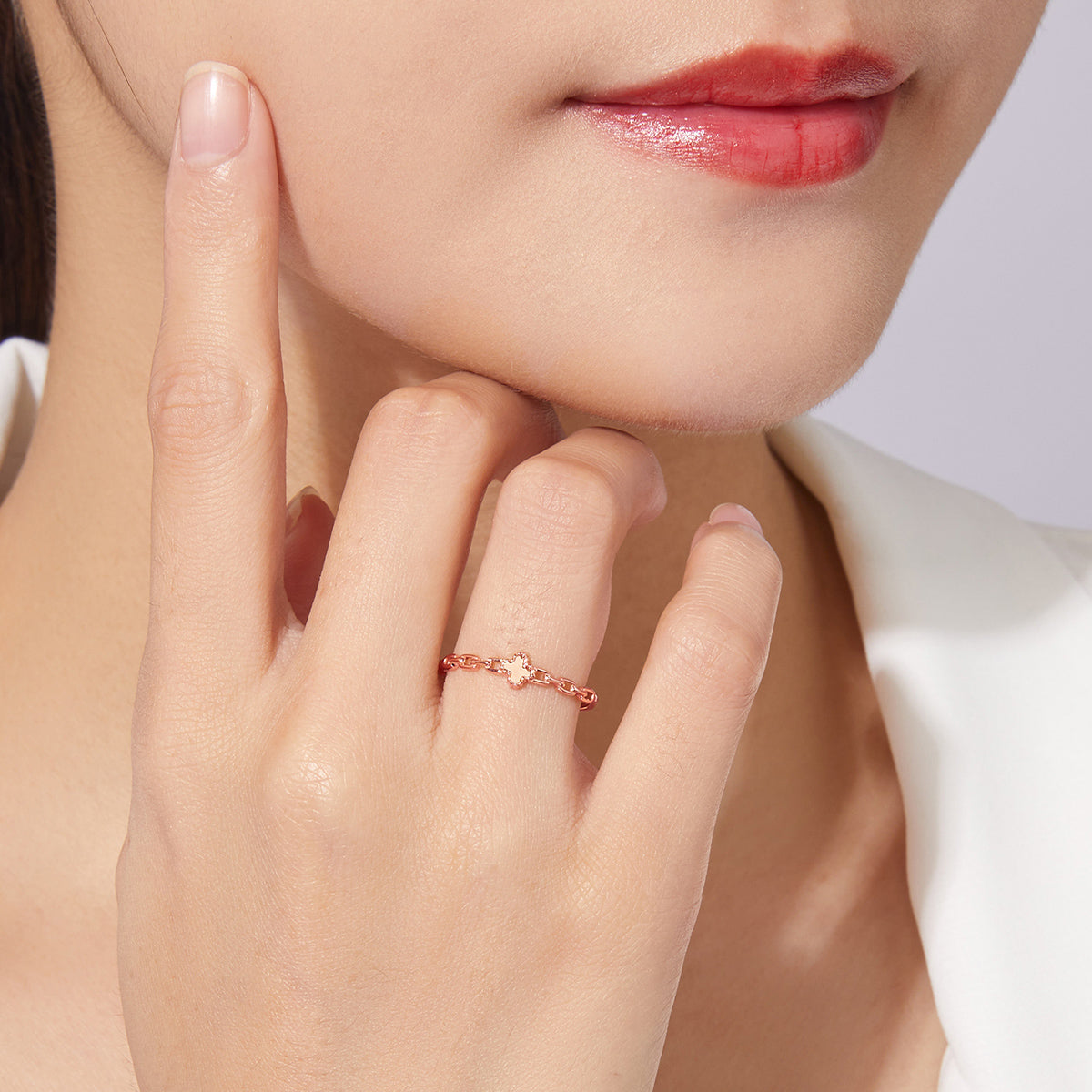 Bague trèfle de luxe en or rose 18 carats pour femme, largeur 4,5 mm, design uni, cadeau idéal pour une petite amie