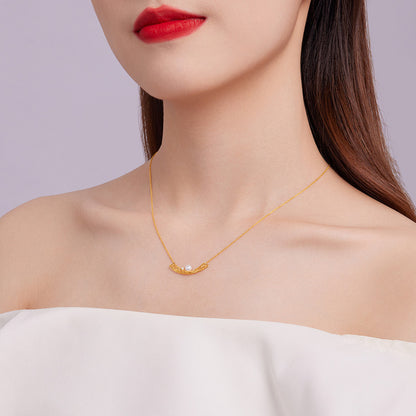 Collier pendentif visage souriant en or 18 carats, diamants et perles de SUNFEEL : un cadeau radieux pour votre chéri(e) 