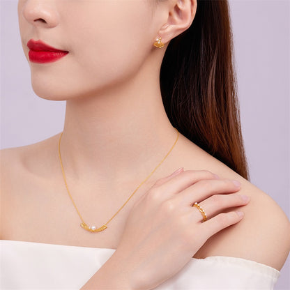 Collier pendentif visage souriant en or 18 carats, diamants et perles de SUNFEEL : un cadeau radieux pour votre chéri(e) 