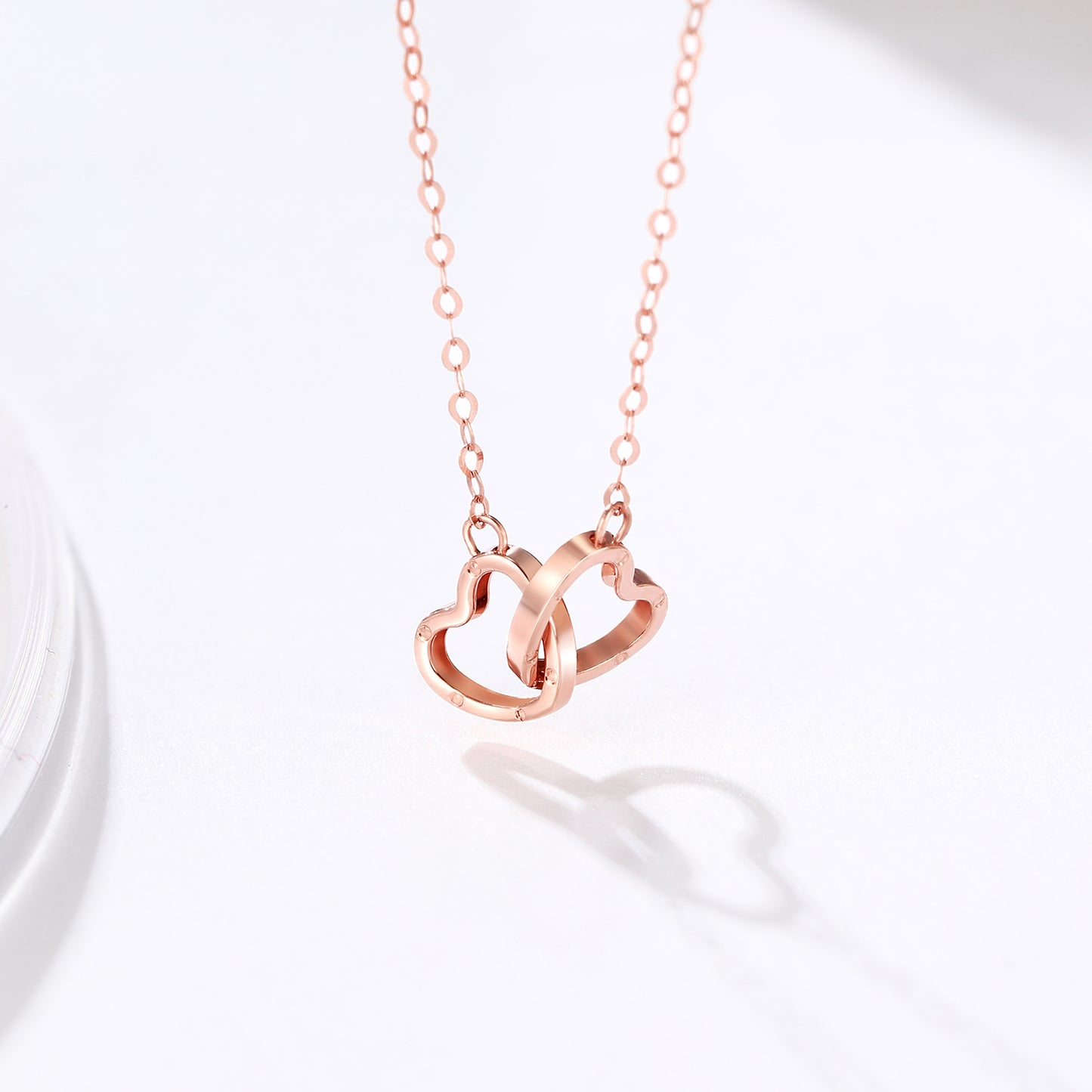 18K/Au750 Rose Gold Heart Interlocking Necklace - Romantic and Timeless Jewelry for Women