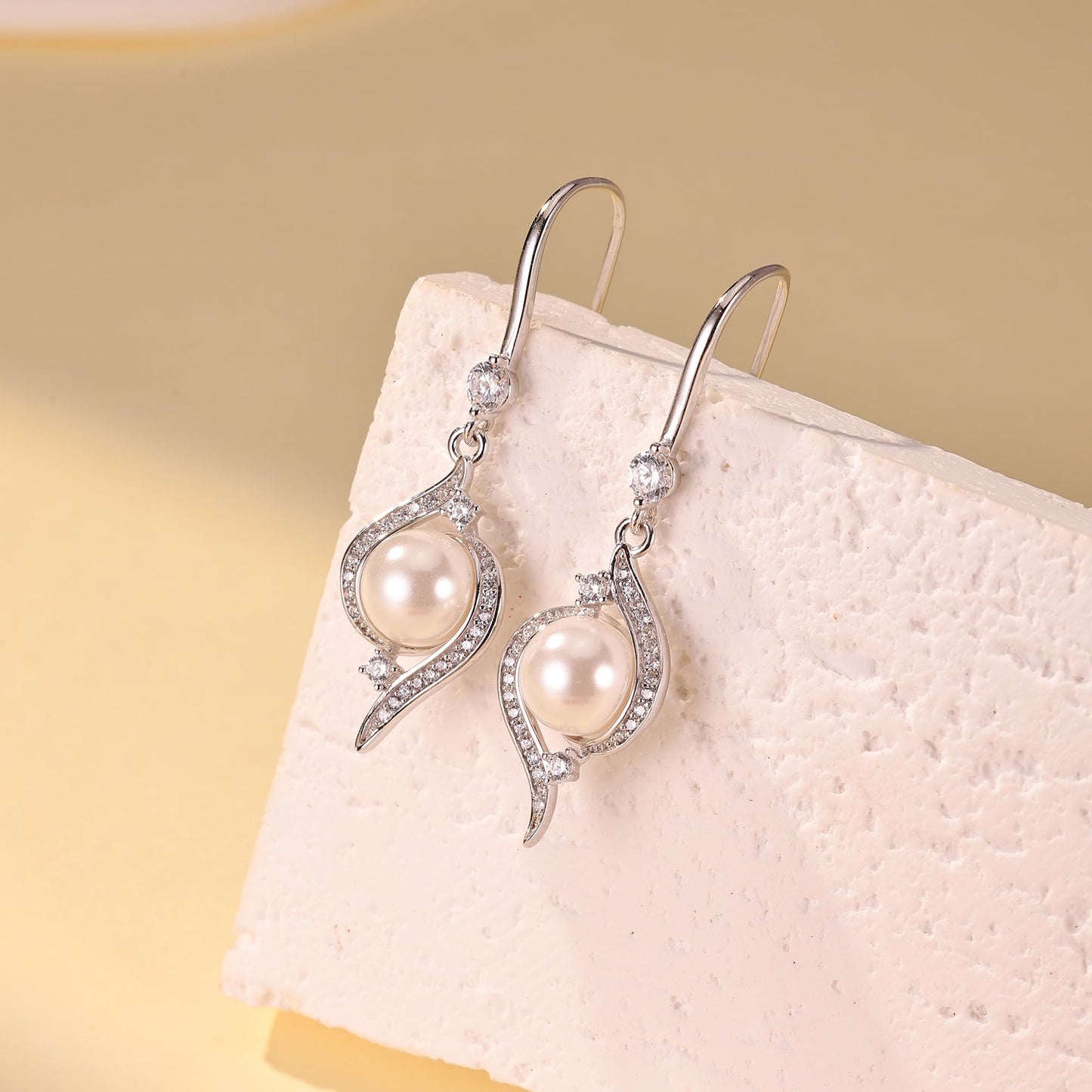 SUNFEEL Pearl Earrings for Women Trendy 925 Sterling Silver 14K Gold Plated Earring Hypoallergenic Pearl Drop Earrings Dangle Earrings Jewelry Gifts for Wife Girlfriend Bridesmaids Bridal Prom Wedding